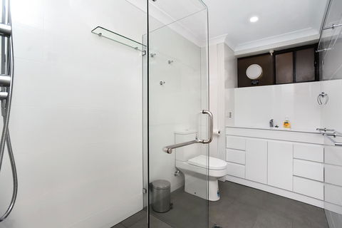 The Dolphins Beachfront Apartments - Yarra Valley Accommodation 2