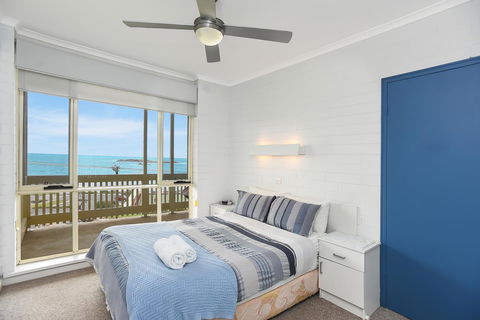 The Dolphins Beachfront Apartments - Yarra Valley Accommodation 14