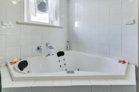 \'THE CHURCH\' Guest Home, Gawler Barossa Region - Yarra Valley Accommodation 6