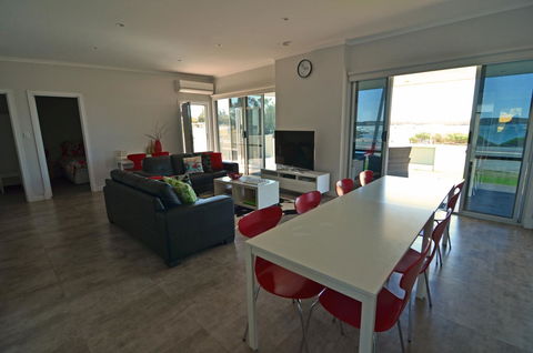 Beachview - Yarra Valley Accommodation 6