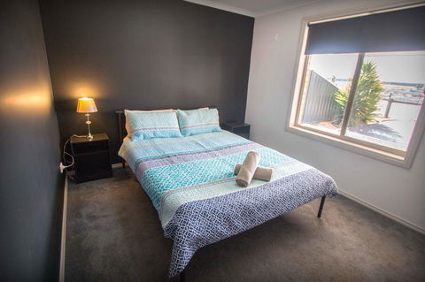 Waterfront On Jefferson, At Wellington Marina, SA - Yarra Valley Accommodation 13