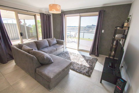 Waterfront On Jefferson, At Wellington Marina, SA - Yarra Valley Accommodation 6
