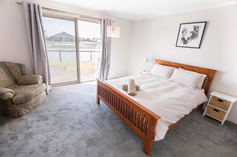 Waterfront On Jefferson, At Wellington Marina, SA - Yarra Valley Accommodation 9