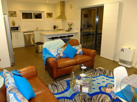 Rock Wallaby - Yarra Valley Accommodation 3