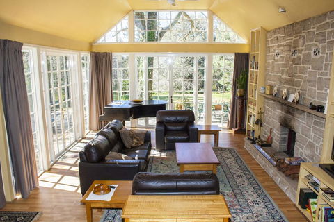 Bygone Beautys Cottages - Bronte Cottage - Yarra Valley Accommodation 3
