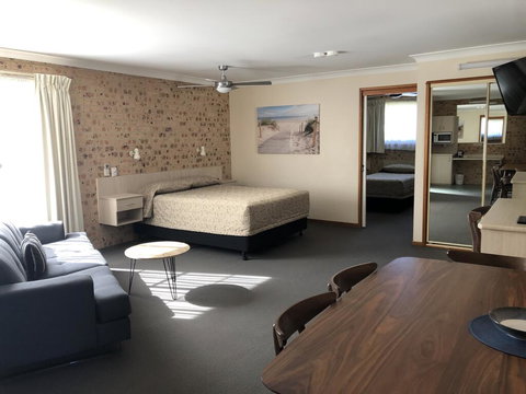 Cardiff Motor Inn - Yarra Valley Accommodation 2