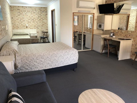 Cardiff Motor Inn - Yarra Valley Accommodation 3