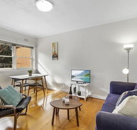 Comfy one-bedroom unit between city and airport - Yarra Valley Accommodation