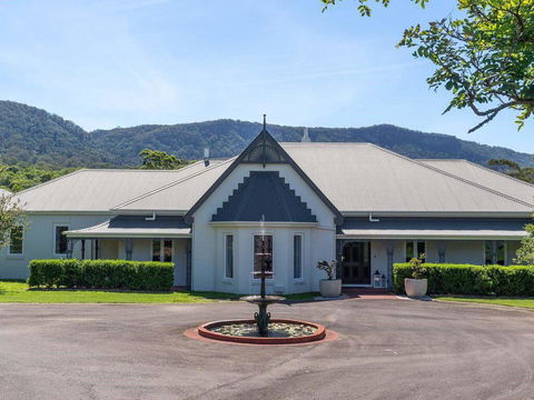 Cowley House - Stunning Entertainer, Views, Pool - Yarra Valley Accommodation 0