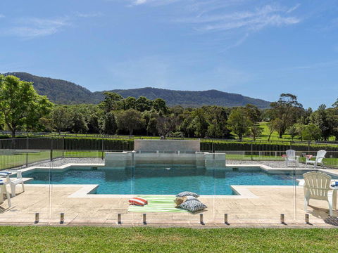 Cowley House - Stunning Entertainer, Views, Pool - Yarra Valley Accommodation 2