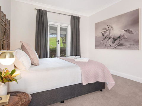 Cowley House - Stunning Entertainer, Views, Pool - Yarra Valley Accommodation 3