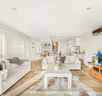 Family House With BBQ Deck Water View and Parking - Yarra Valley Accommodation