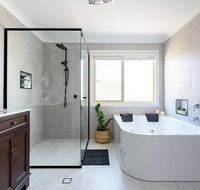 Hamptons Waterfront Getaway - Yarra Valley Accommodation