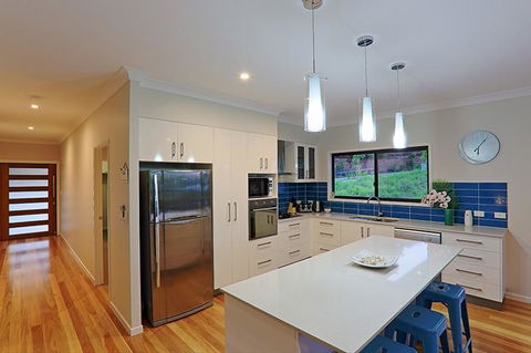 Laguna Views - Airlie Beach - Yarra Valley Accommodation 3
