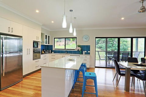 Laguna Views - Airlie Beach - Yarra Valley Accommodation 2