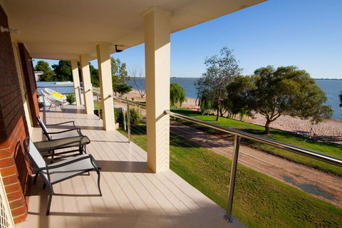 Lake Boga Waterfront Holiday House - Yarra Valley Accommodation 1