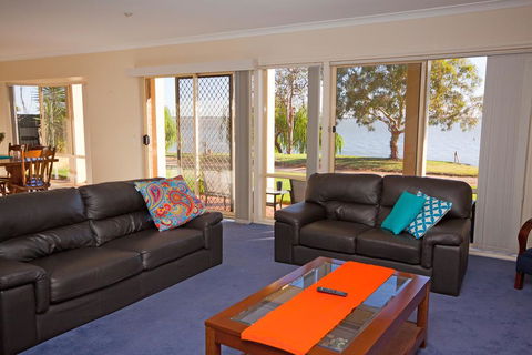 Lake Boga Waterfront Holiday House - Yarra Valley Accommodation 2