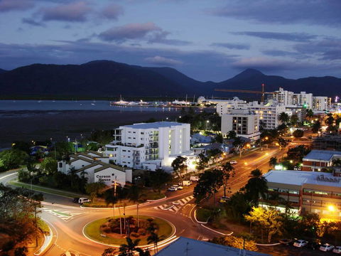 Lake Central Cairns - Yarra Valley Accommodation 2