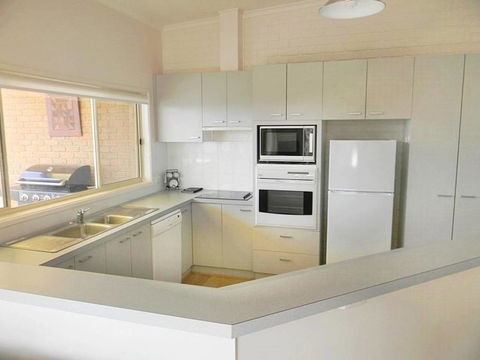 LIFE'S A BEACH - Yarra Valley Accommodation 3