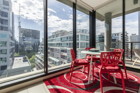 LIGHT, AIRY, SPACIOUS QUEENS ROAD APARTMENT - Yarra Valley Accommodation 1