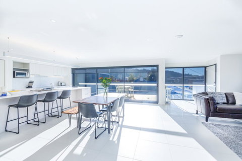 Luxurious Apartment, A Stones Throw From The Beach - Yarra Valley Accommodation 2