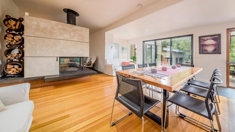 LUXURY BY THE SEA - CLOSE TO THE BEACH - Yarra Valley Accommodation 2