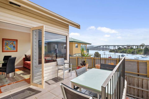 Manfield City Waterfront View Cottage - Yarra Valley Accommodation 1