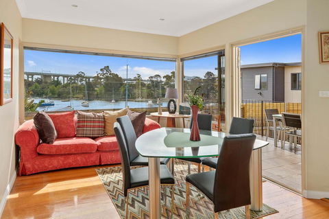 Manfield City Waterfront View Cottage - Yarra Valley Accommodation 3