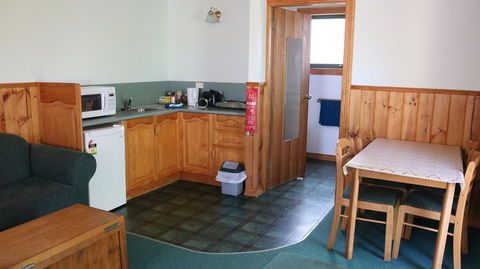 Meredith House & Apartments Strahan - Yarra Valley Accommodation 3