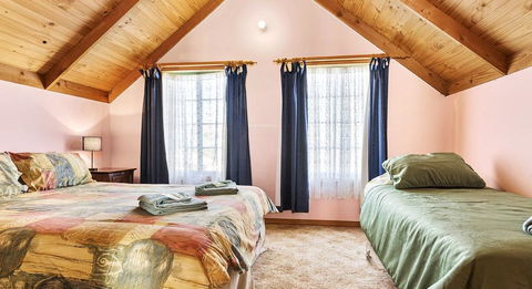 Meredith House & Apartments Strahan - Yarra Valley Accommodation 0
