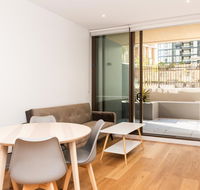 Modern Apartment in Darling Harbour - Yarra Valley Accommodation