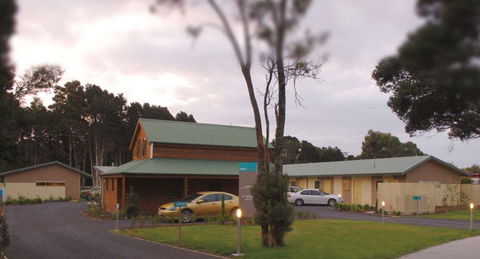 Motel Strahan - Yarra Valley Accommodation 0