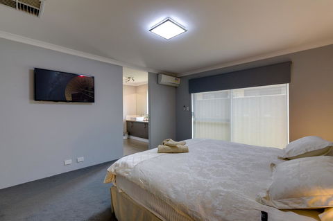 Rainbow Dream House - Yarra Valley Accommodation 7
