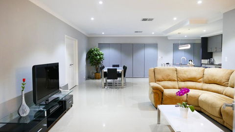 Rainbow Dream House - Yarra Valley Accommodation 9