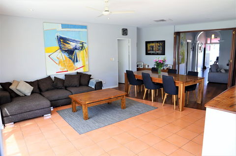 Fremantle Heritage Home For You To Enjoy! - Yarra Valley Accommodation 18