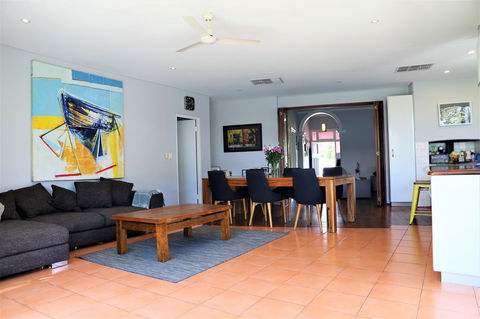 Fremantle Heritage Home For You To Enjoy! - Yarra Valley Accommodation 12