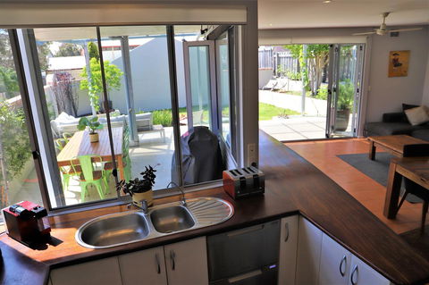 Fremantle Heritage Home For You To Enjoy! - Yarra Valley Accommodation 7