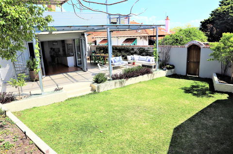 Fremantle Heritage Home For You To Enjoy! - Yarra Valley Accommodation 13