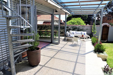 Fremantle Heritage Home For You To Enjoy! - Yarra Valley Accommodation 10