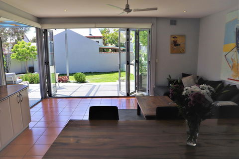 Fremantle Heritage Home For You To Enjoy! - Yarra Valley Accommodation 11