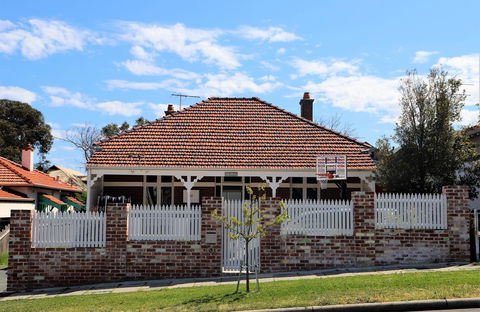 Fremantle Heritage Home For You To Enjoy! - Yarra Valley Accommodation 0