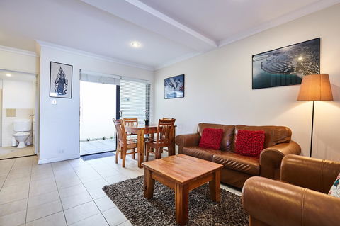 Fremantle Townhouse Unit 6 - Yarra Valley Accommodation 1