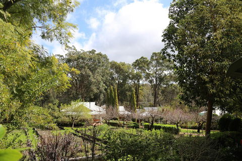 Two Sisters Chalets - Yarra Valley Accommodation 20