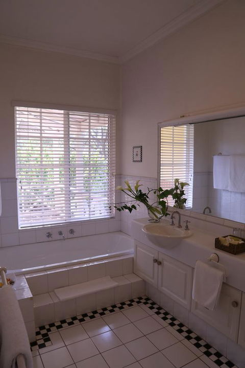 Two Sisters Chalets - Yarra Valley Accommodation 19
