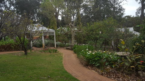Two Sisters Chalets - Yarra Valley Accommodation 14