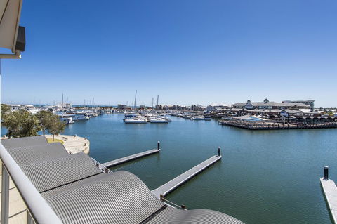 Dolphin Quay Apartments - Yarra Valley Accommodation 16