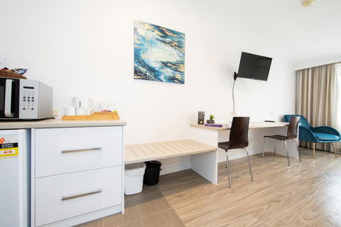 New England Motor Lodge - Yarra Valley Accommodation 2