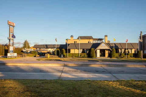 New England Motor Lodge - Yarra Valley Accommodation 0