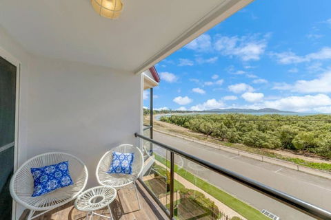 Ocean Breeze, Near Parks And Rowes Bay - Yarra Valley Accommodation 1