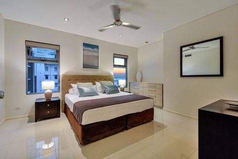 Oceana Darwin Central Oceanfront 3 Bedroom 2 Lounge Room Pool Gym Tennis Court Sleeps 9 - Yarra Valley Accommodation 1